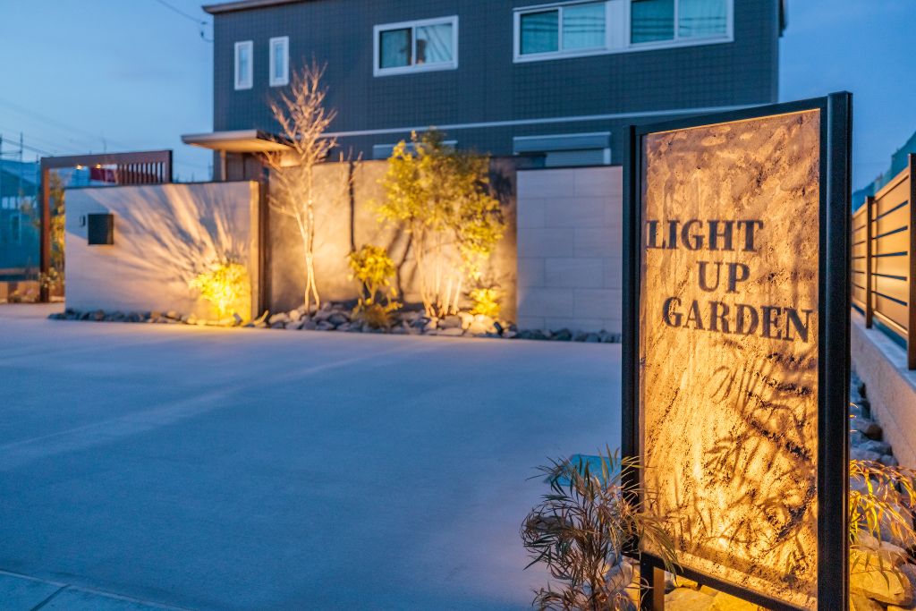 ライトアップガーデンの夕景